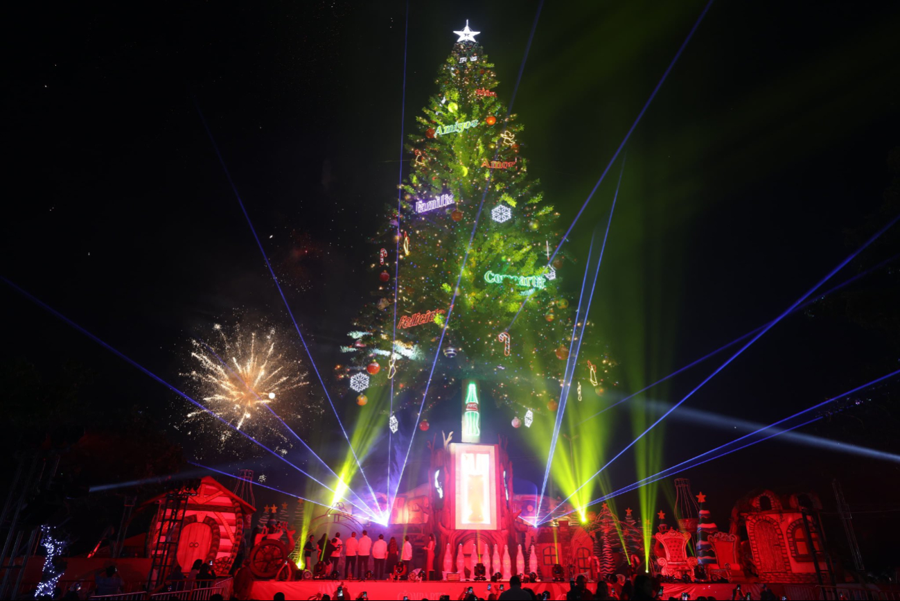 Gobernador Joaquín Díaz Mena enciende árbol de Navidad / Joaquín Díaz Mena