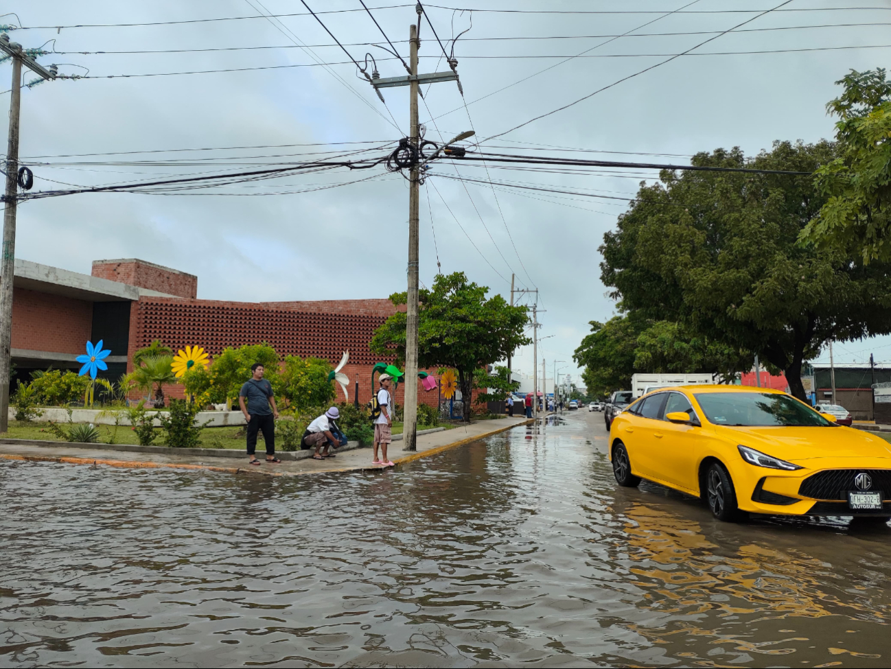 Habitantes de Ciudad del Carmen enfrentan problemas de transporte por lluvias / Perla Prado Gallegos