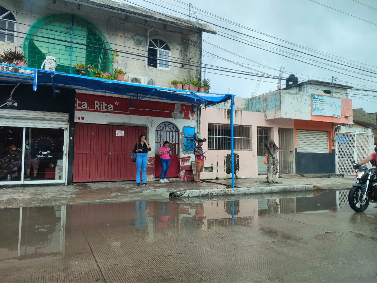 Habitantes de Ciudad del Carmen enfrentan problemas de transporte por lluvias / Perla Prado Gallegos