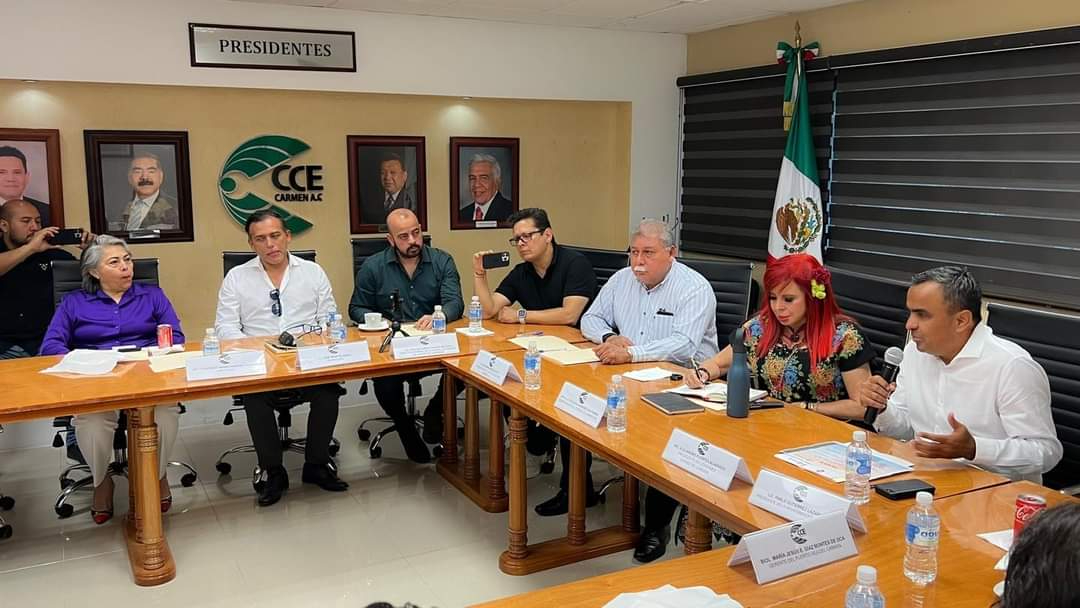 La gobernadora Layda Sansores San Román y empresarios acordaron exigir la presencia del director de PEMEX en la Isla