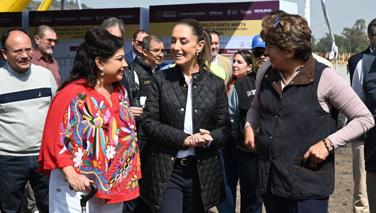 La presidenta Claudia Sheinbaum, junto a la gobernadora Delfina Gómez y la jefa de Gobierno Clara Brugada