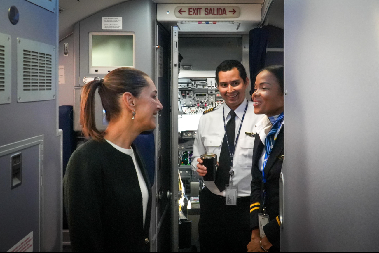 Claudia Sheinbaum partió en un vuelo desde el AICM