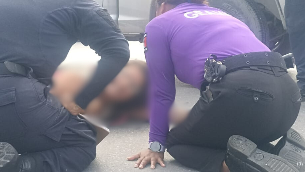 Mujer se arroja al tráfico para quitarse la vida en Cancún