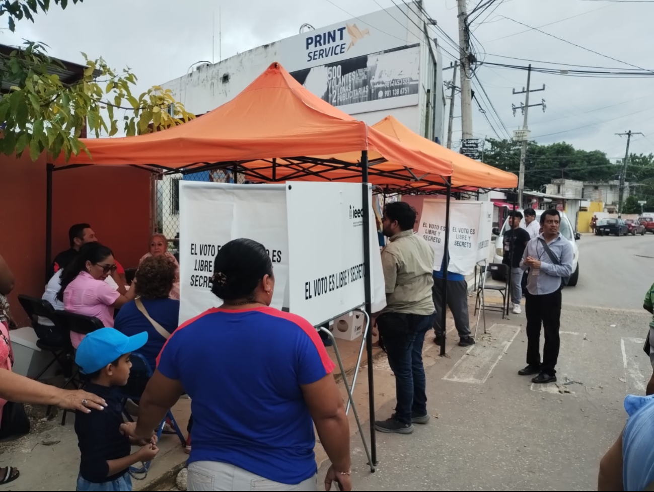 Las casillas para votar cerrarán a las 14:00 horas