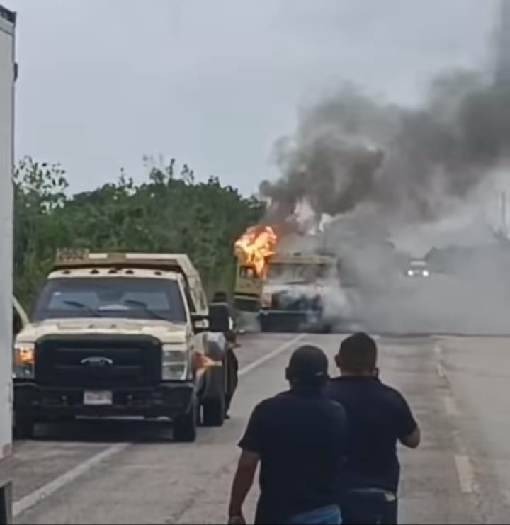 Los pasajeros de la camioneta lograron salir ilesos