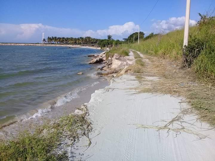 Erosión costera preocupa cada vez más a habitantes de Sabancuy