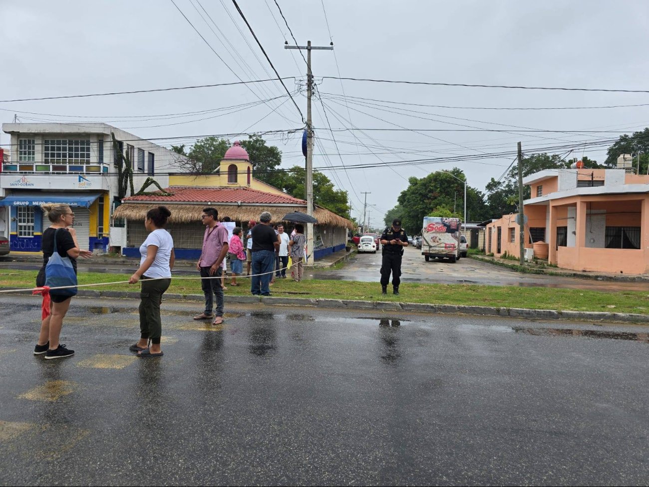 Vecinos decidieron bloquear la avenida Circuito Colonias