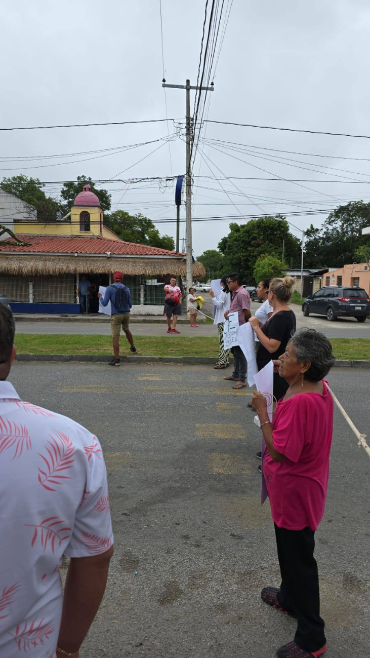 Vecinos exigieron que se reanude el servicio eléctrico