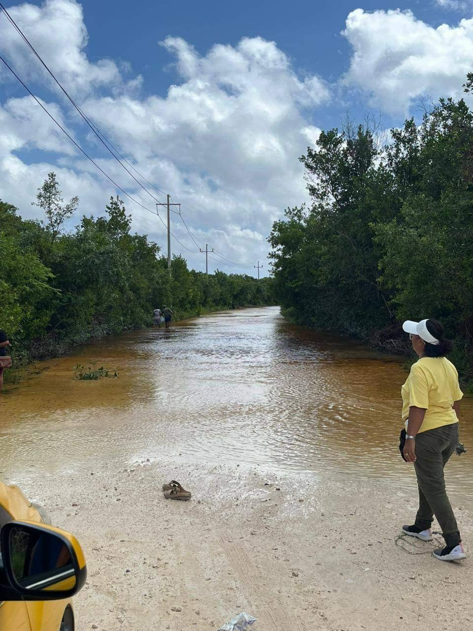 El exceso de agua complica la cotidinianidad de las personas.