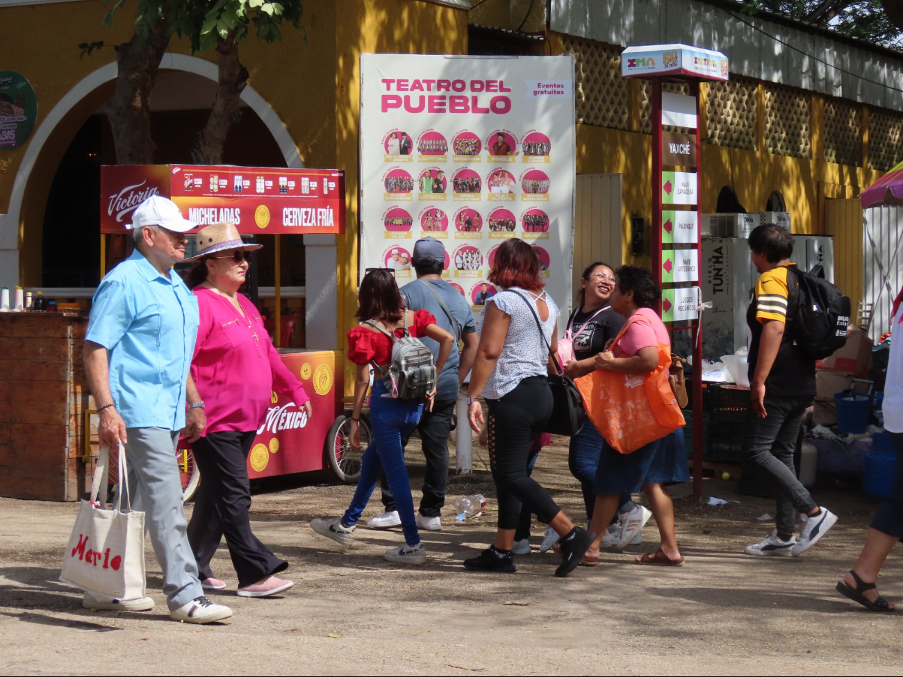 El lunes de puente atrajo a visitantes a la Feria Xmatkuil