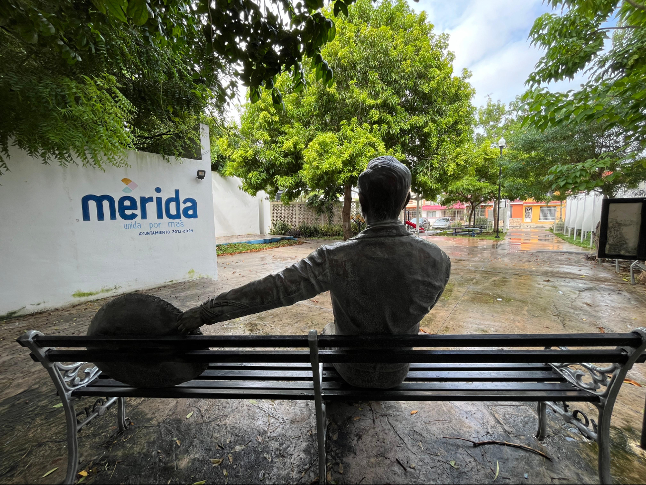   Familia de la CDMX visita el parque Pedro Infante de Mérida en el marco de su natalicio   