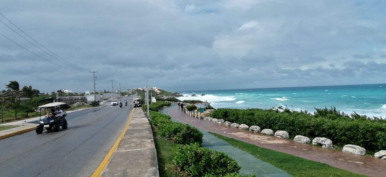 Cierran el puerto de Isla Mujeres por   la Depresión Tropical “Sara”