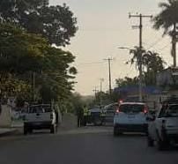 Tres lesionados por choque entre motos en Playa del Carmen.