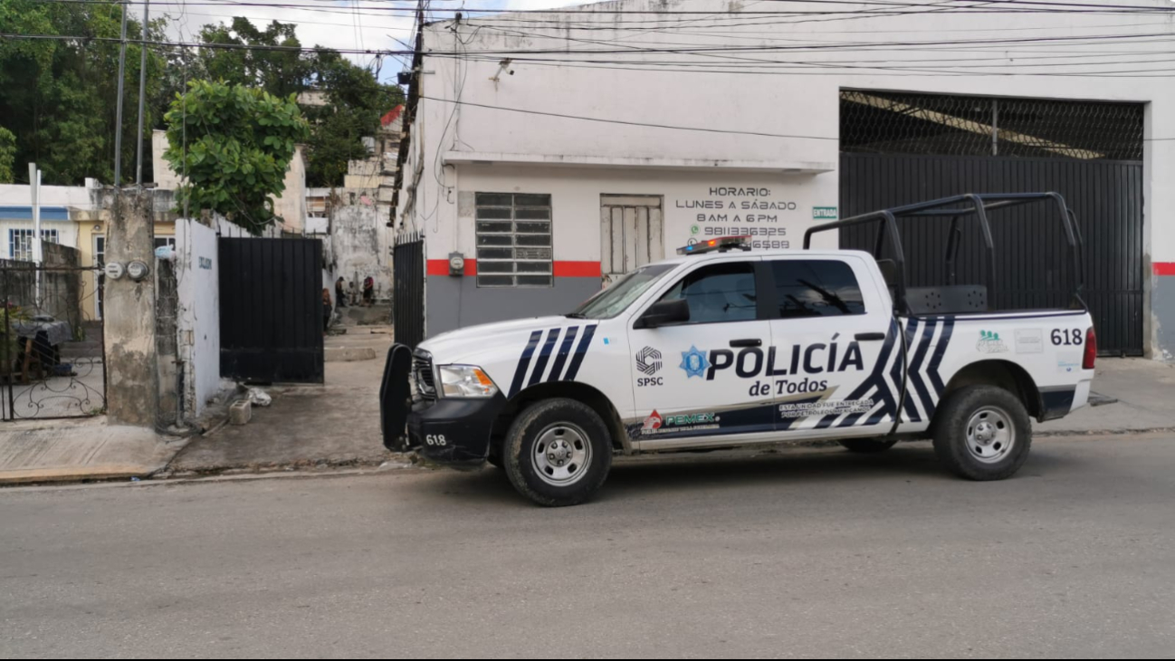 Un hombre fue atendido por paramédicos tras ser sometido en una pelea por sus compañeros en una cuartería de la colonia Pablo García