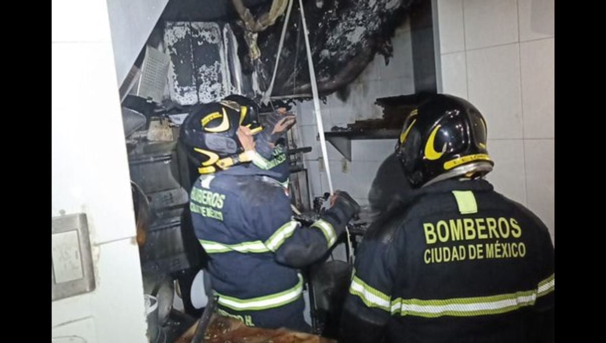 Un incendio en la cocina de un restaurante del Centro Comercial Santa Fe en la CDMX provocó la evacuación de 20 personas