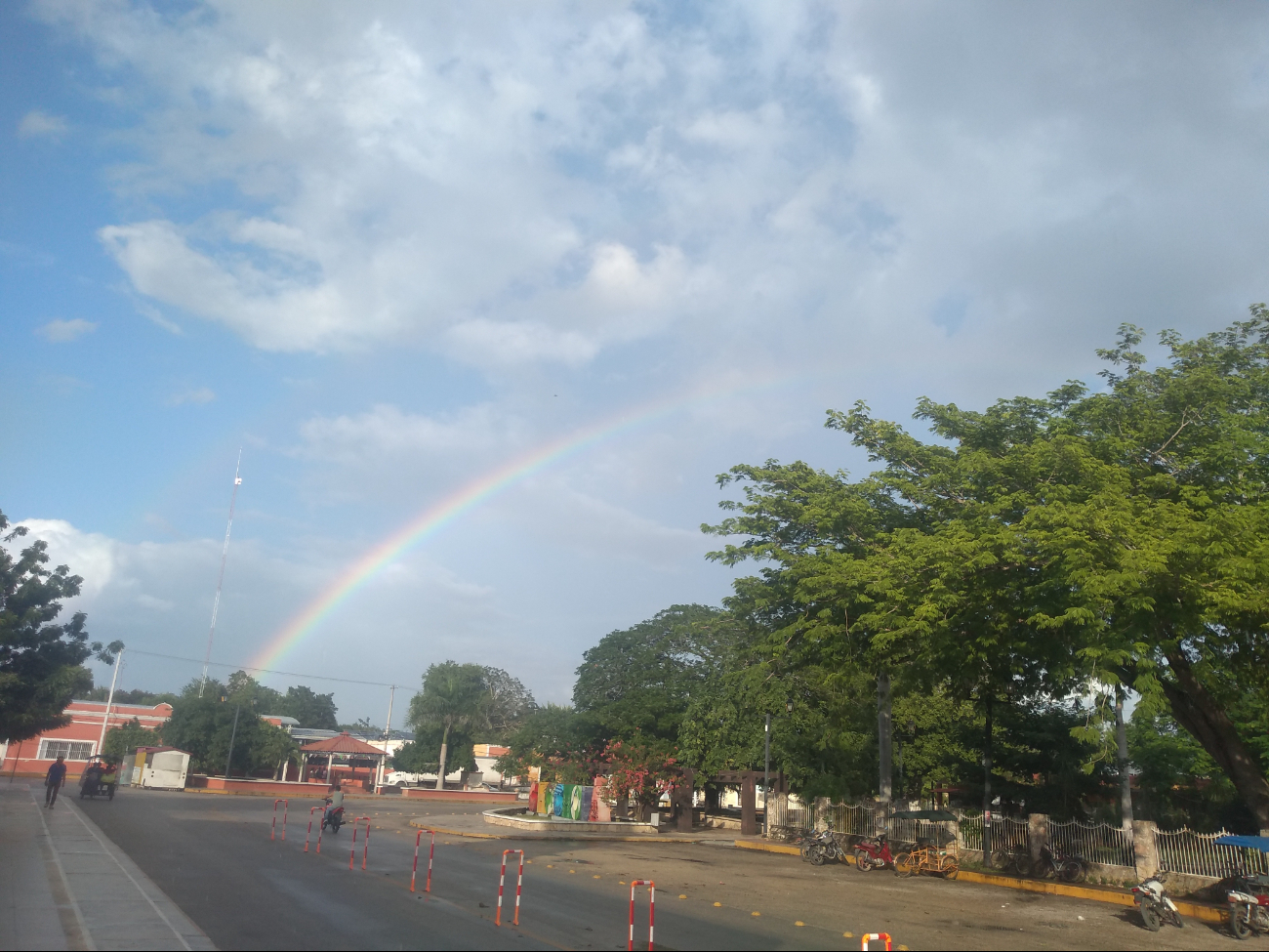 En Chocholá se pudo apreciar un bonito arcoiris