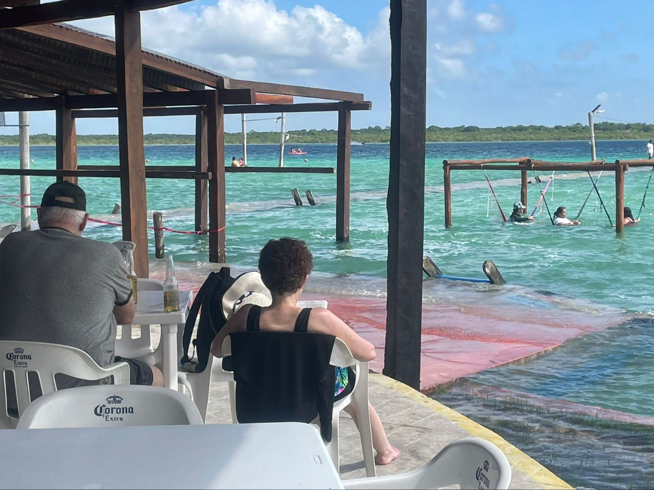 La cantidad de visitantes ha disminuido debido a la presencia del agua