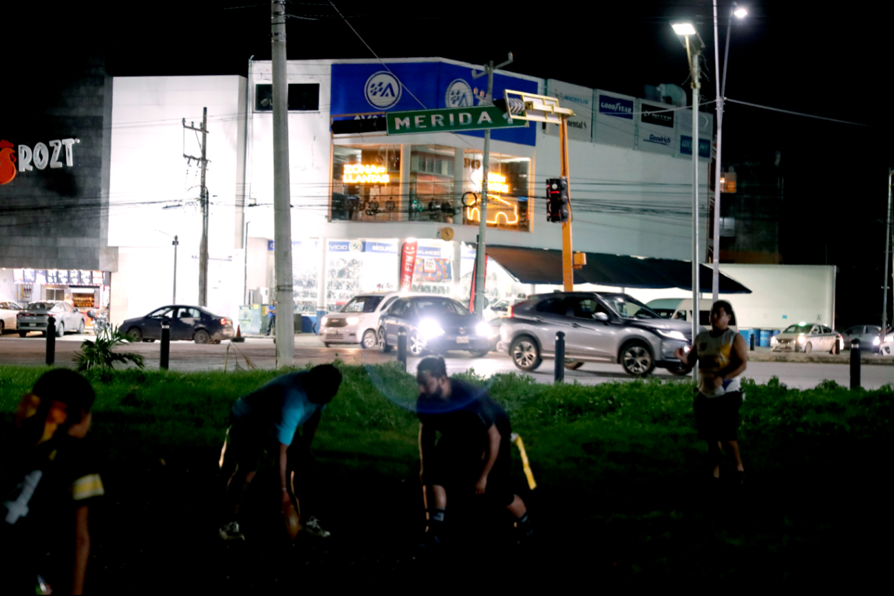 Las canchas son ocupadas por promotores deportivos, quienes les impiden entrenar