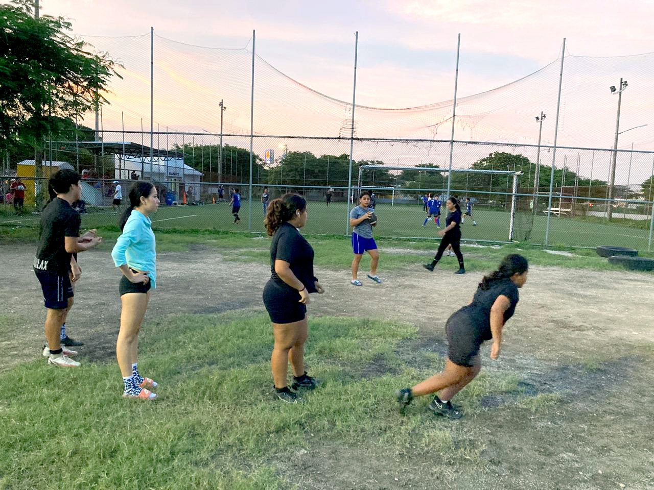 Los deportistas llevan incluso alrededor de 3 años jugando en lotes baldíos