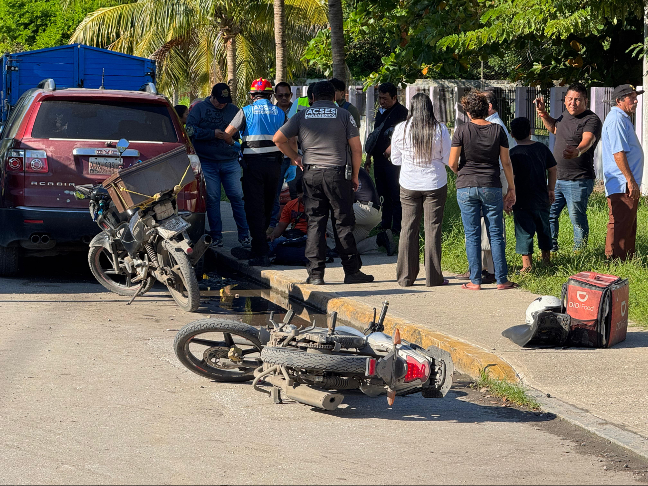 Mandadito accidentado frente a la casa de justicia.