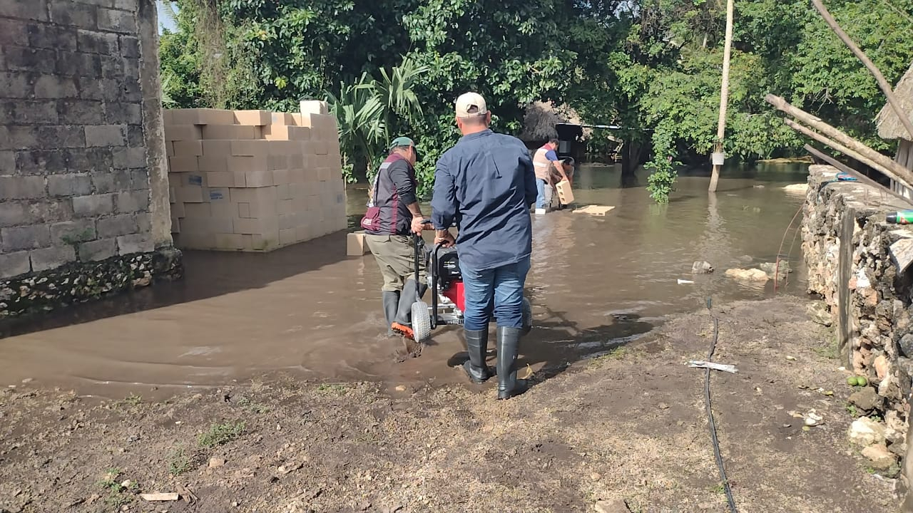 Protección Civil inició labores de ayuda para retirar el agua