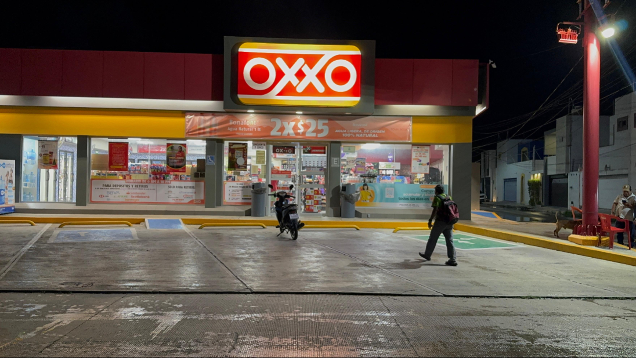 Asaltan Oxxo en la colonia Miami