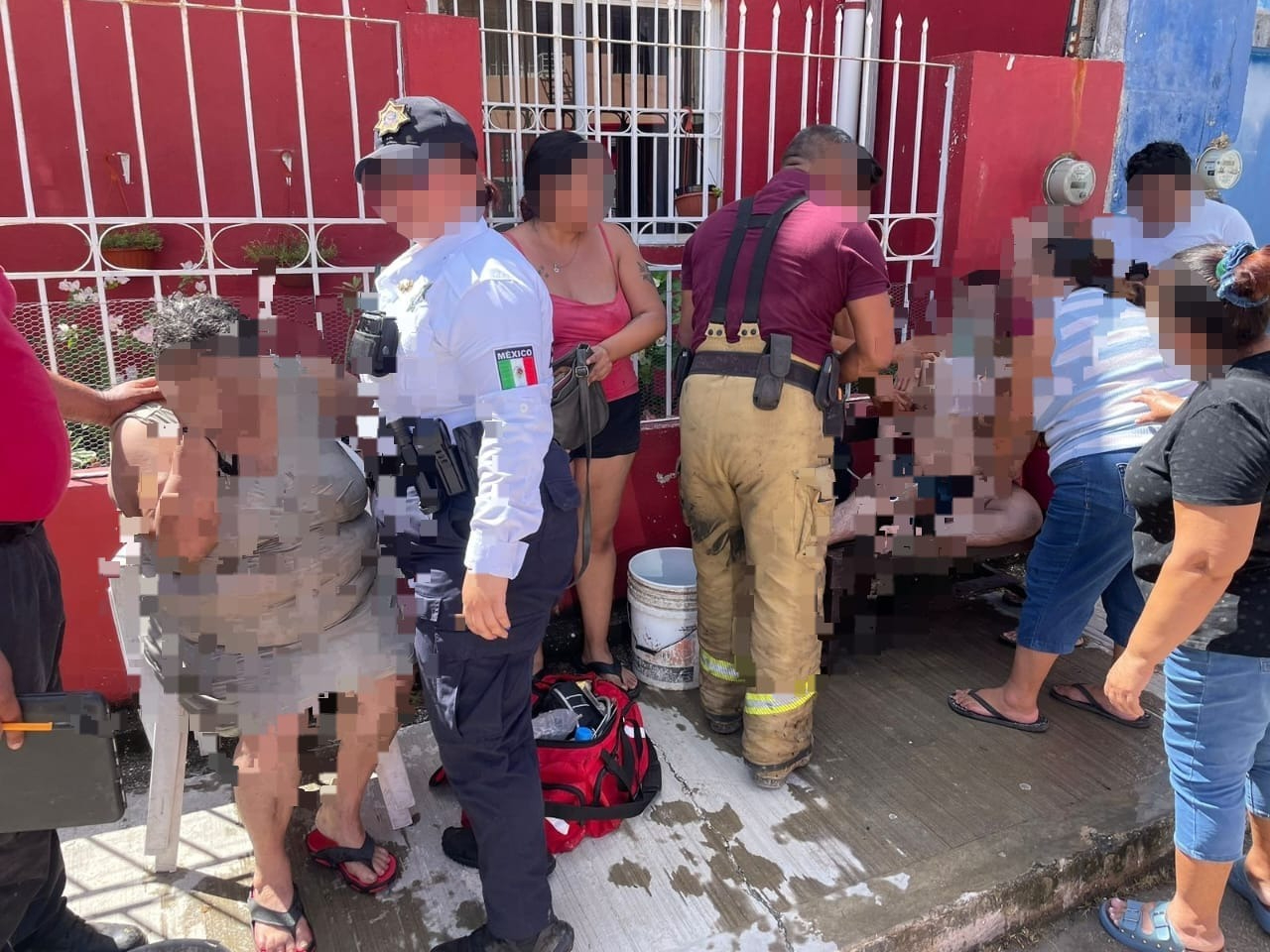 El incendio comenzó por un pleito entre una mujer de avanzada edad y un joven que prendió fuego al lugar