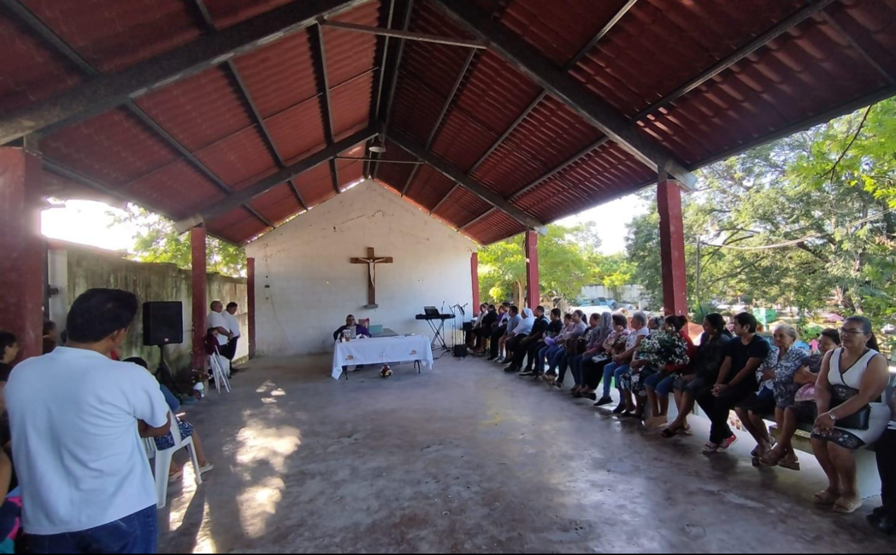 Más de un centenar de feligreses asistieron a la eucaristía