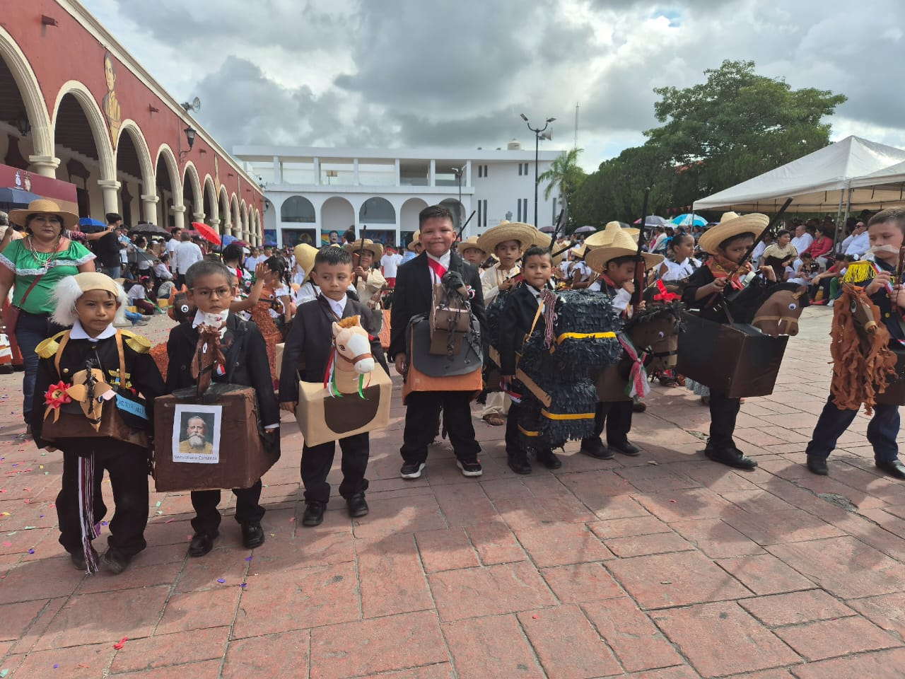 El desfile conmemoró el 114 aniversario de la Revolución Mexicana con personajes históricos como Emiliano Zapata y Francisco Villa