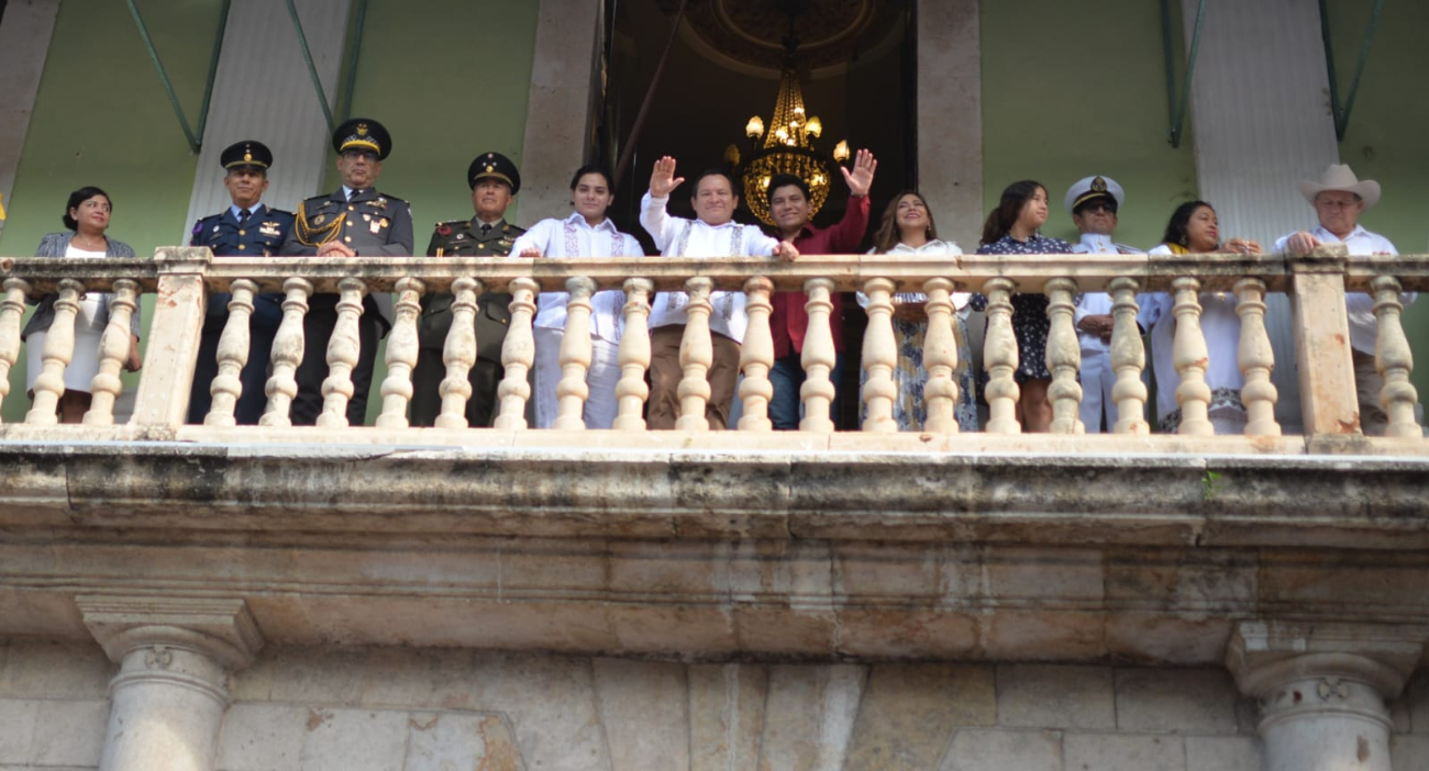 El desfile del 20 de noviembre inició a las 8:00 de la mañana en Mérida