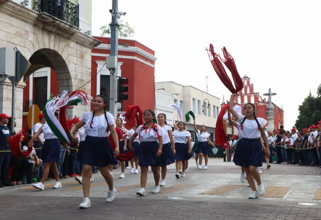 Estudiantes de distintos niveles formaron parte del desfile