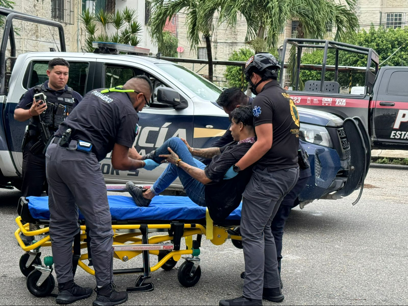 Joven es atacado con un arma, mientras que otro fue privado de la libertad.