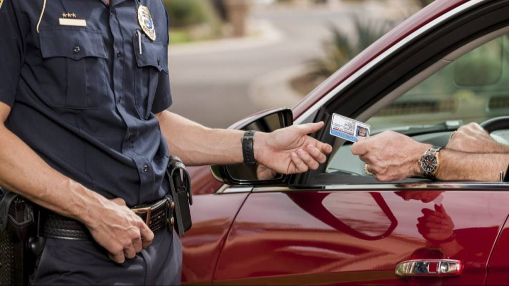 La licencia de conducir debe estar vigente y corresponder al tipo de vehículo que conduces