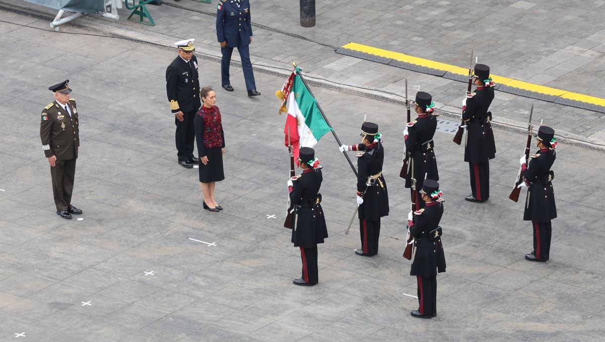 La presidenta Claudia Sheinbaum encabeza su primer desfile cívico militar como Comandata Suprema de las Fuerzas Armadas