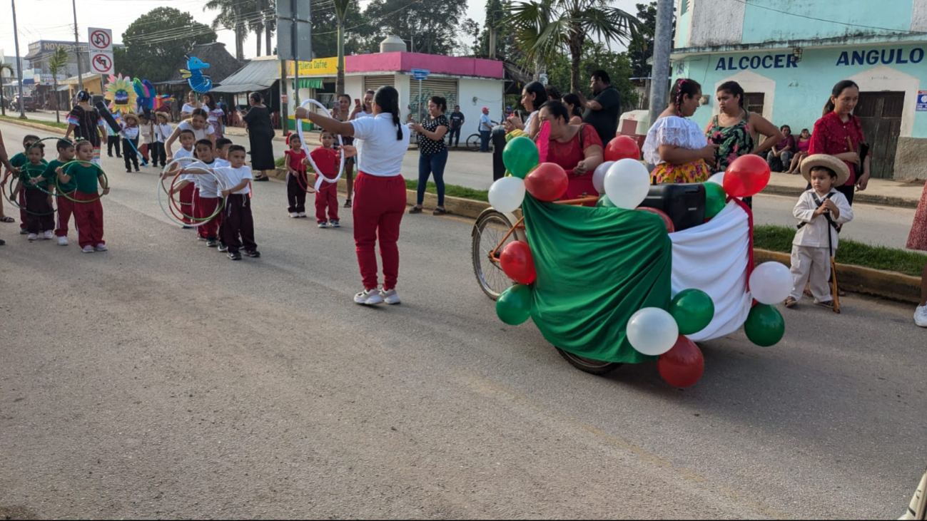 Niños de preescolar se caracterizaron de personas importantes por la fecha