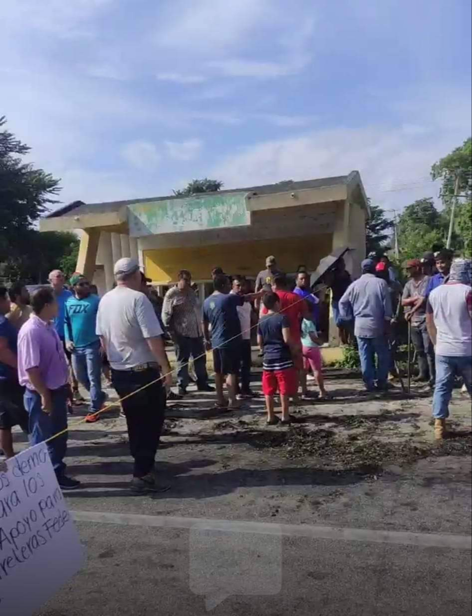 Pobladores bloquearon la carretera porque no estuvieron de acuerdo con la decisión de la asamblea