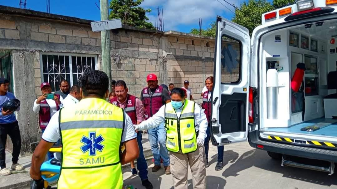 Motociclista acaba en el hospital  tras ser impactada por un auto en Escárcega  