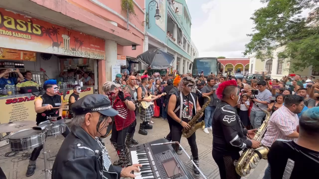 Los Súper Caracoles sorprendieron a los meridanos este jueves