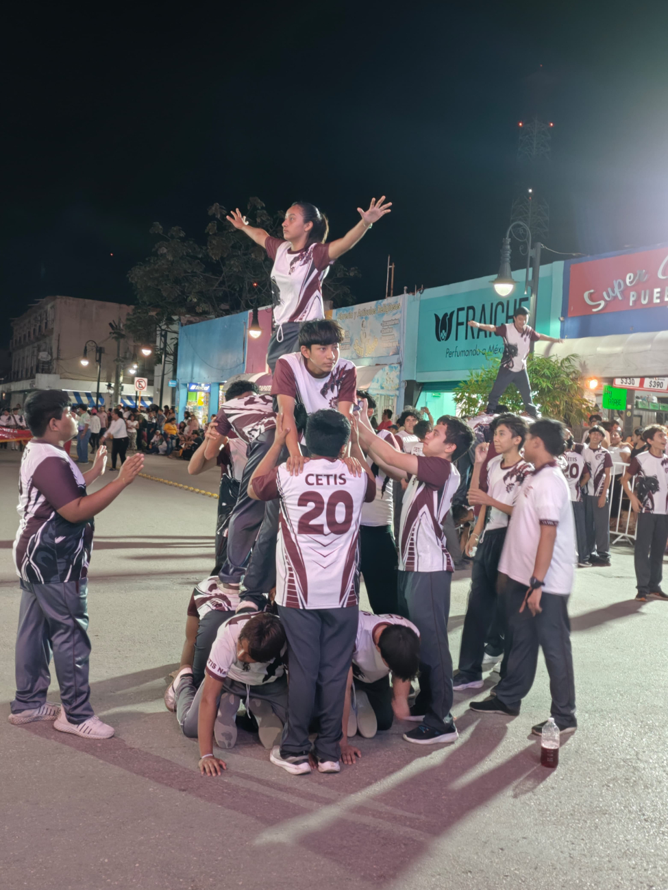 Cientos de familias disfrutaron del desfile y la entrega del Premio Municipal del Deporte