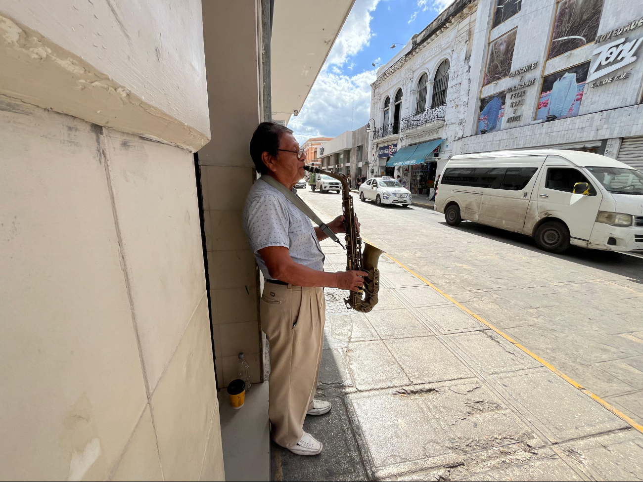 Don José Chan, se dedica a la música desde hace 50 años