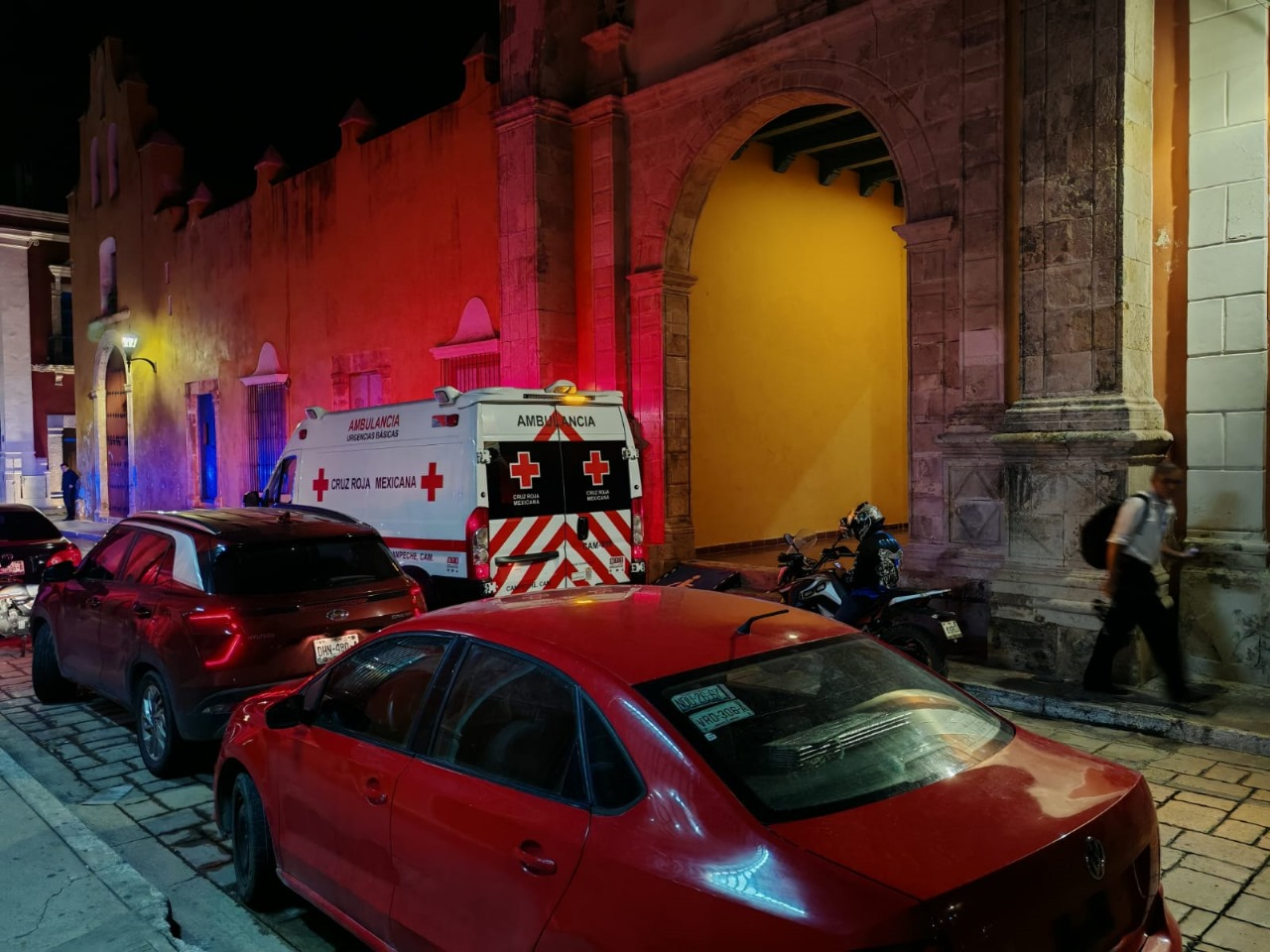 Adolescente termina lesionada al caerse en el Claustro, en Campeche