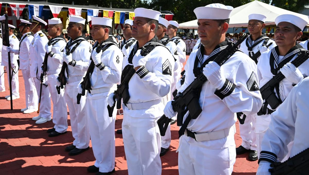 Este sábado 23 de noviembre se celebró el 199° Aniversario de la Armada de México en el puerto de Manzanillo en Colima