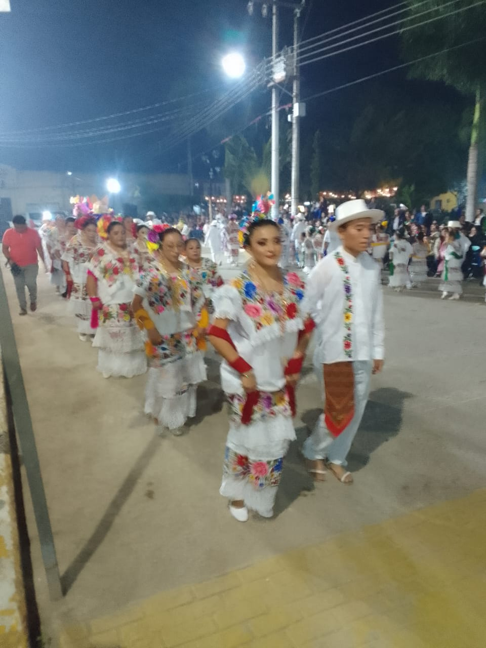 Grupos jaraneros participan en vaquería de radio XEPET / Valerio Chan