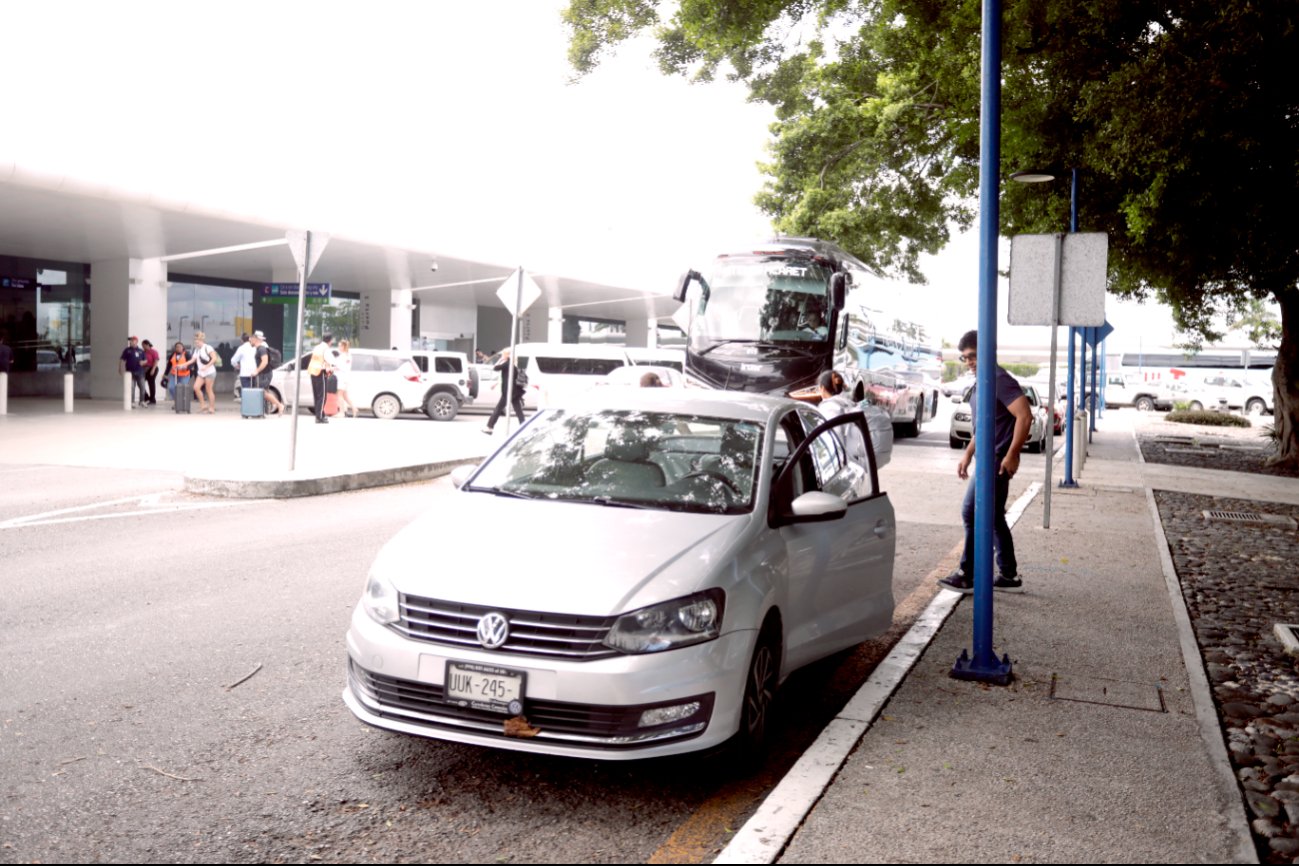 Conductores de Uber en Cancún paran labores por temor a ataques, pese a amparo