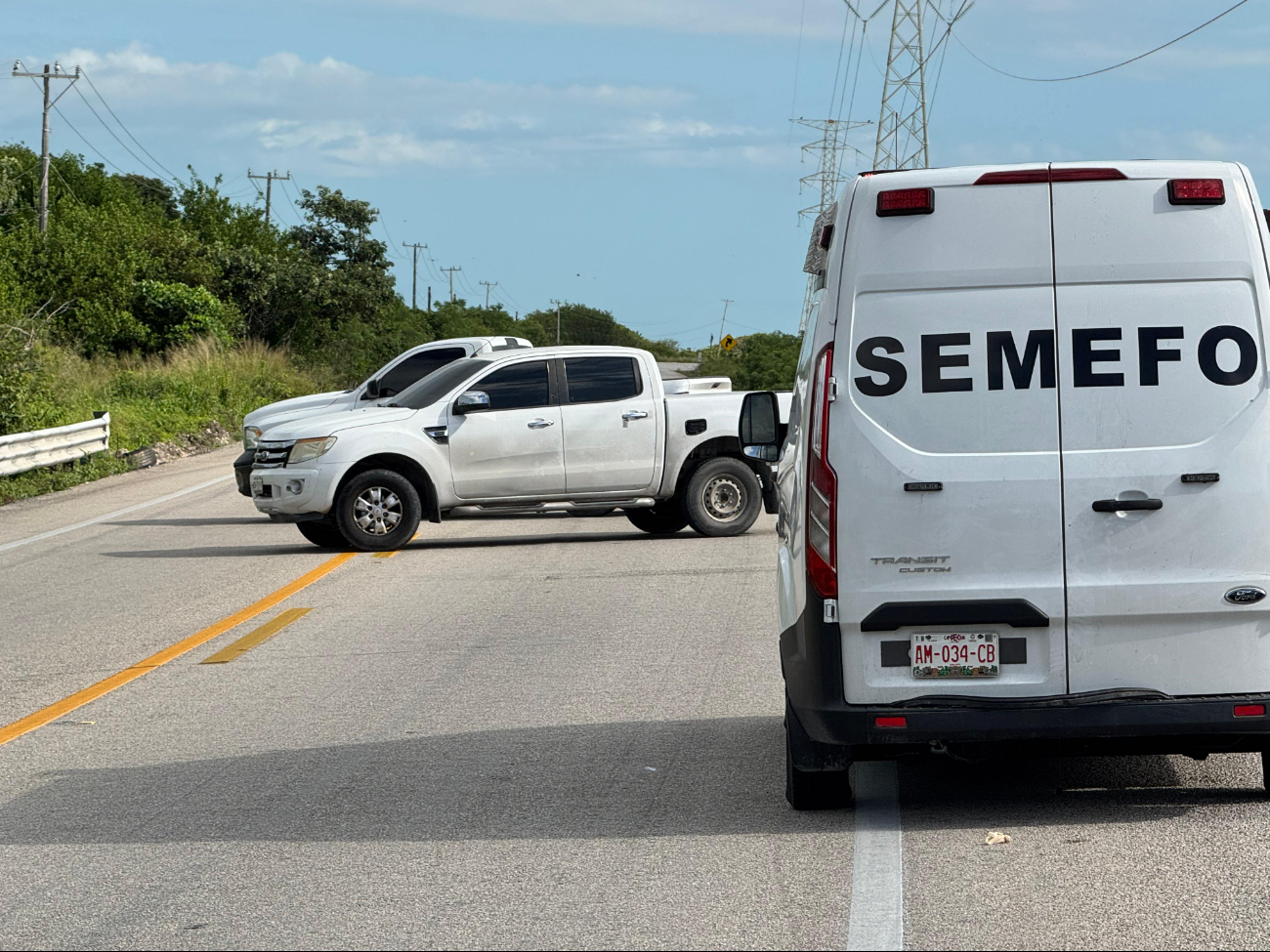 Personal de la fiscalía del servicio médico forense halló un cuerpo sin vida en la carretera Carmen-Puerto Real