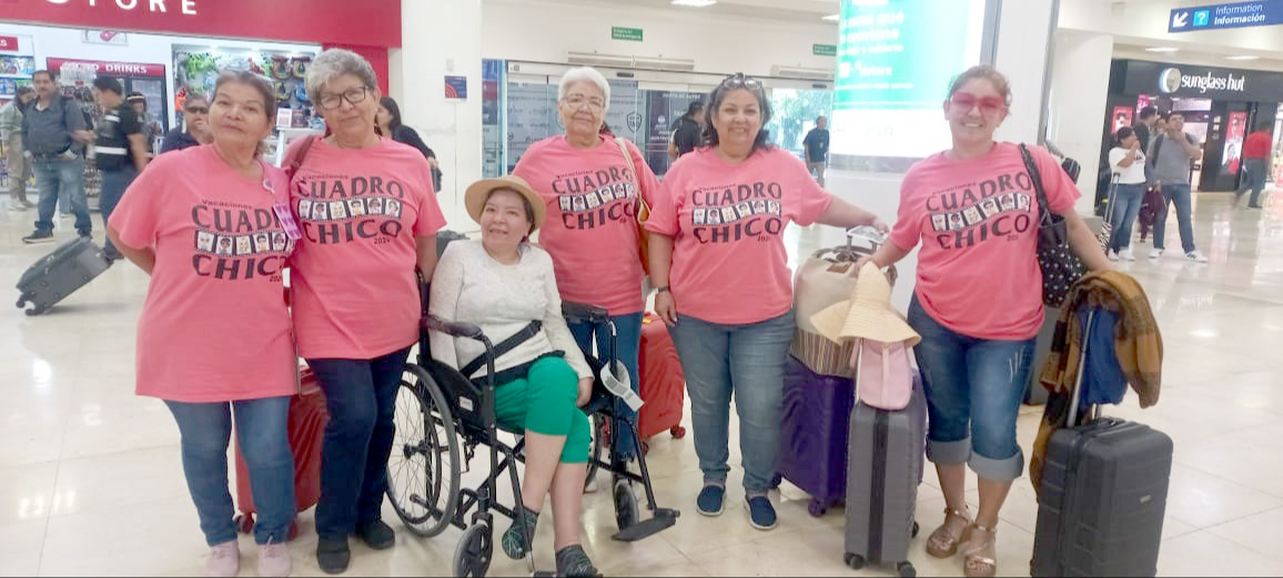 Julia, Blanca, Nely, Rosa, Adriana y Ana Laura se reúnen todos los jueves para jugar; así les surgió la idea del viaje