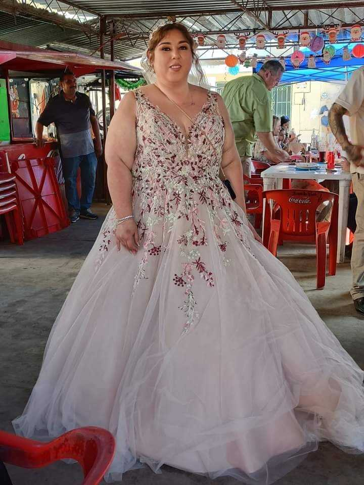 La pareja reunió a sus invitados en el mercado de Acanceh