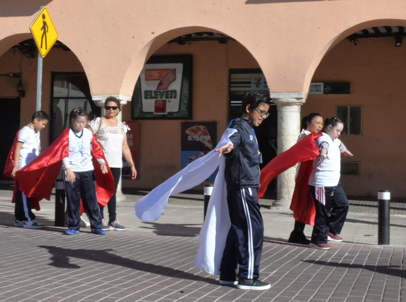 También se realizaron tablas gimnasticas con elementos coloridos