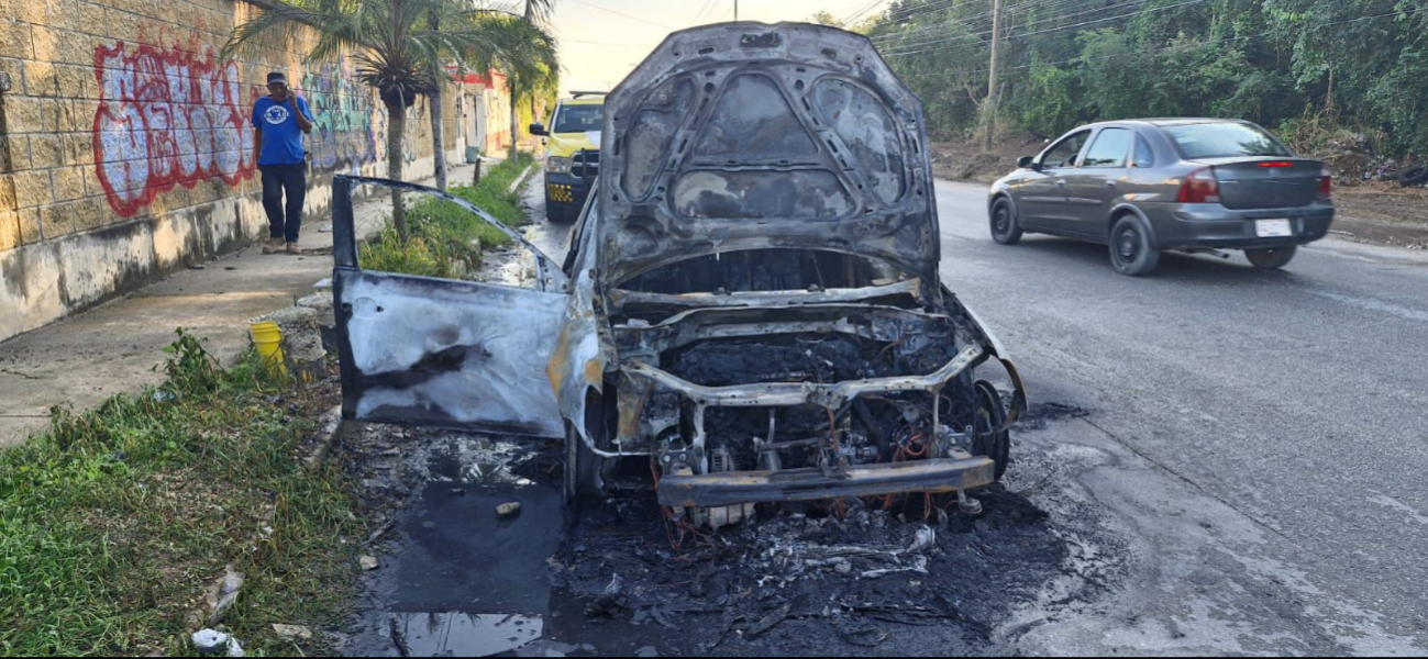 El incendio causó daños de pérdida total del automóvil