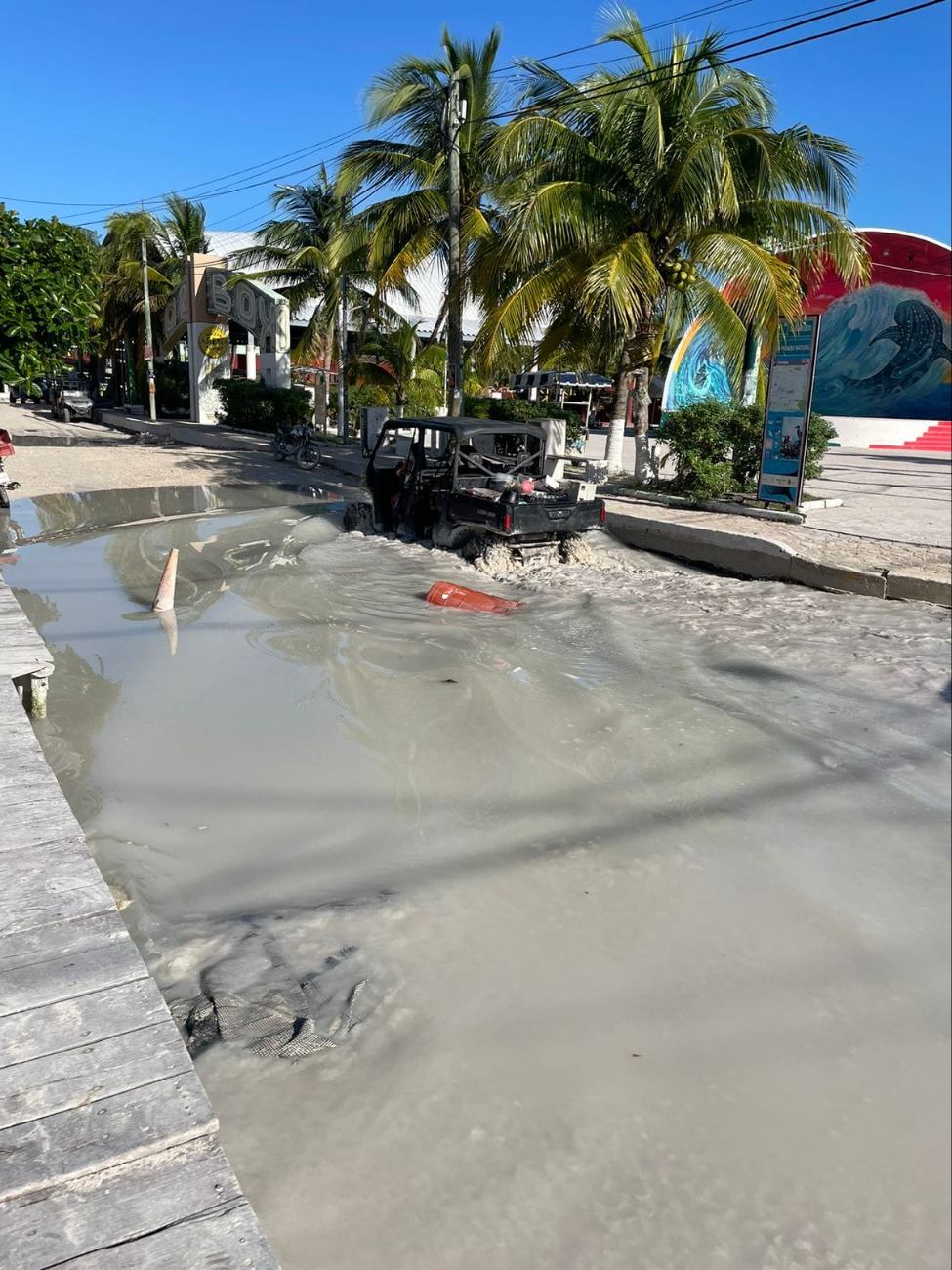 Las lluvias han causado daños en las calles debido a la acumulación del agua